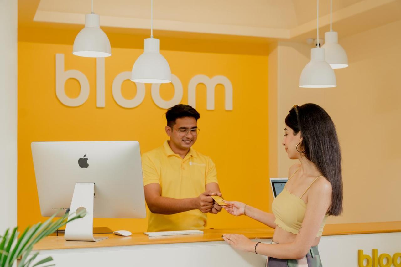 Bloom Hotel - Sector 62 Нойда Экстерьер фото