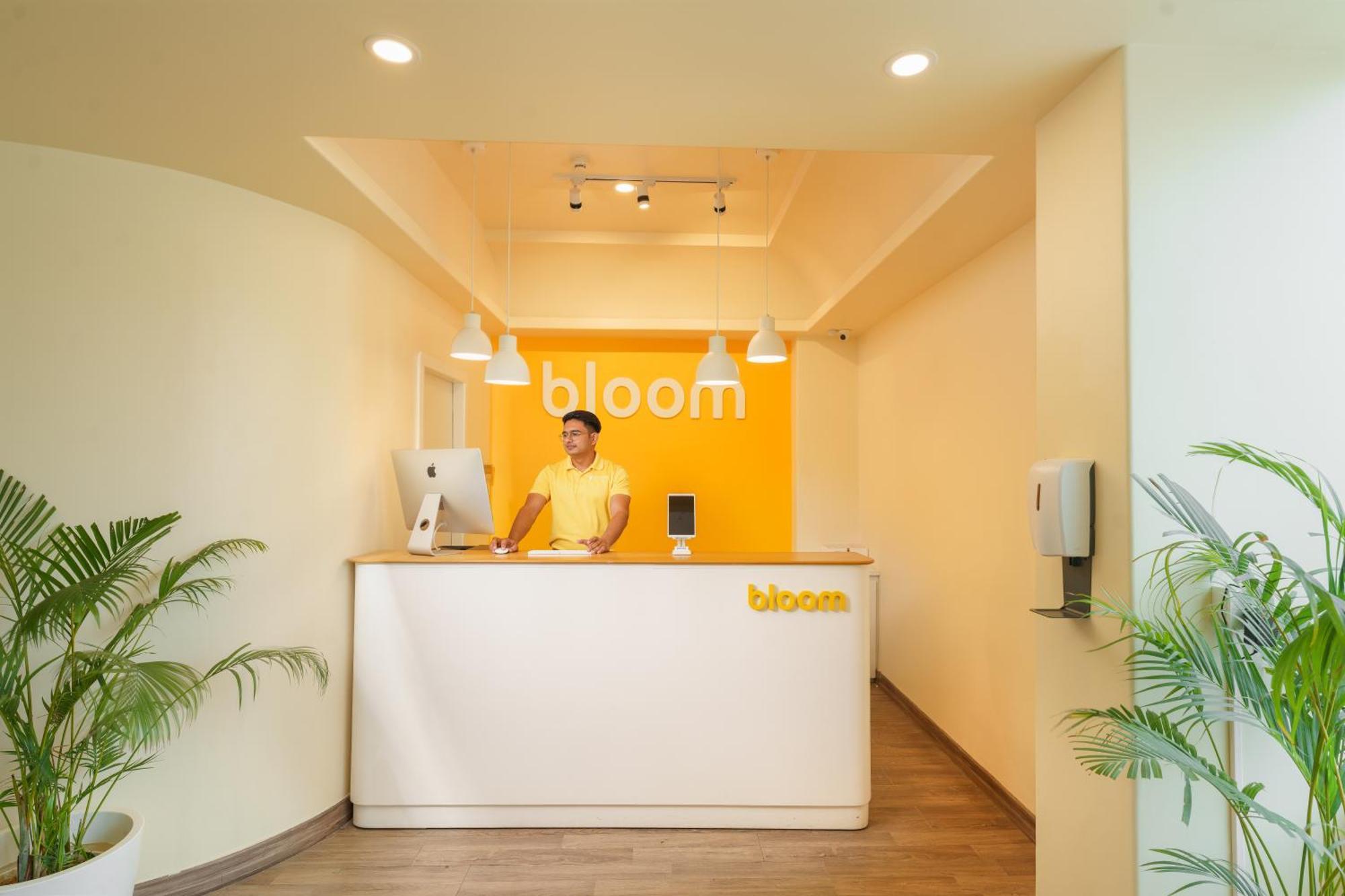 Bloom Hotel - Sector 62 Нойда Экстерьер фото