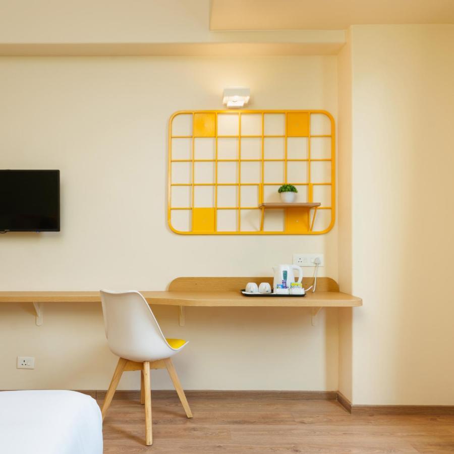 Bloom Hotel - Sector 62 Нойда Экстерьер фото